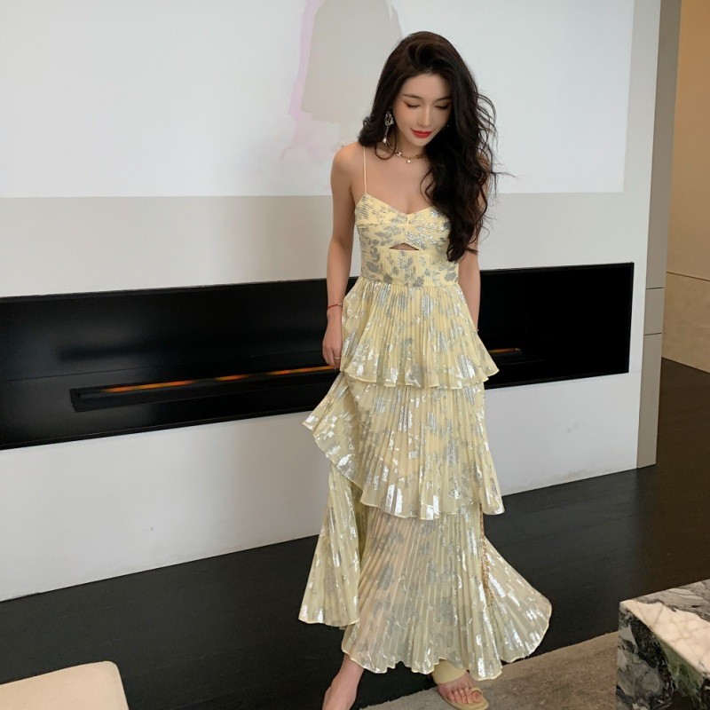 2023 spring and summer new women's clothing sexy and charming yellow chiffon gold-puffed pleated cake long suspender dress